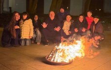 Prezident ailəsi ilə tonqal ətrafında - FOTO