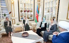 Leyla Əliyeva və Arzu Əliyeva iftar mərasimində - FOTO