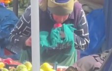 Almaları tüpürərək silməsi ilə gündəm olan satıcı danışdı &ndash; VİDEO