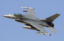 İran ABŞ-nin F-18 qırıcı təyyarəsini vurub - VİDEO