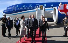 İlham Əliyevin Gürcüstanda qarşılanma mərasimindən YENİ VİDEO