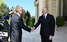 İlham Əliyev Latviya Prezidentini belə qarşıladı &ndash; FOTO/VİDEO