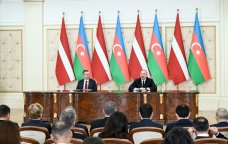 İlham Əliyev və Edqars Rinkeviçs mətbuata bəyanatlarla çıxış ediblər - FOTO