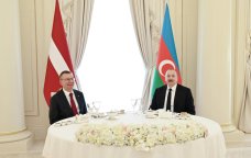 Latviya Prezidentinin şərəfinə rəsmi lanç verildi - VİDEO