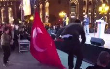 Yandırılan Türkiyə bayrağının işığında ifşa olunan ERMƏNİ RADİKALİZMİ