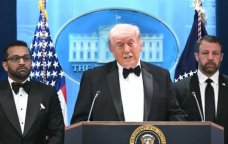 Tramp atışmadan sonra brifinq keçirdi: &ldquo;Məncə, o, təkbaşına hərəkət edən psixopat idi&rdquo; - VİDEO