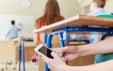 Məktəblərə telefon gətirilməsi qadağan edildi &ndash; RƏSMİ