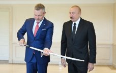 İlham Əliyev və Pelleqrini biri-birilərinə hədiyyələr təqdim etdilər &ndash; FOTO