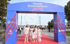 Leyla Əliyeva və Arzu Əliyeva klassik avtomobillərin yürüşünü izləyiblər - FOTO