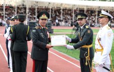 Türkiyədə azərbaycanlı məzunlara diplomları Zakir Həsənov təqdim etdi - FOTO