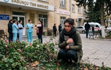 Qolsuz körpəsindən imtina edib, pişik balasını özü ilə apardı &ndash; Həmin "ana" ilə bağlı SENSASİON DETALLAR