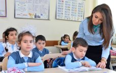 Müəllimlərin NƏZƏRİNƏ: Geyimlə bağlı yeni tələblər qüvvəyə mindi