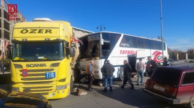 Yevlaxda sərnişin avtobusu QƏZAYA DÜŞDÜ – Yaralanan var – FOTO