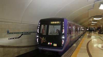 Bakı metrosu yeni il gecəsi saat 2-yə qədər işləyəcək