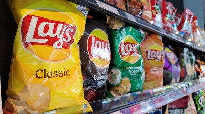 “Lay's” bazardan ÇIXARILIR: Ölüm riski var