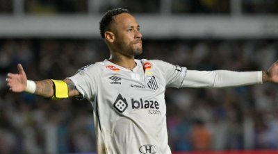 Neymar "Santos"da ilk oyununa çıxdı - VİDEO