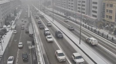 Sürücülərin nəzərinə: Bakıda bu yollar sürüşkəndir - SİYAHI/FOTO