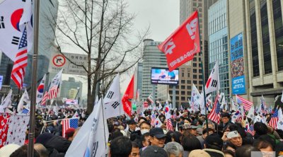 Cənubi Koreyada sabiq liderə qarşı NÜMAYİŞLƏR KEÇİRİLİR - FOTO