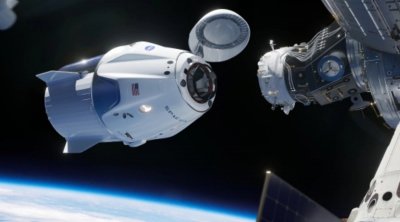 "SpaceX" 4 nəfəri Beynəlxalq Kosmik Stansiyaya çatdırdı