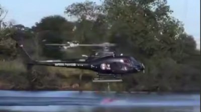 Fransada yanğınsöndürən helikopter gölə düşdü – ANBAAN VİDEO