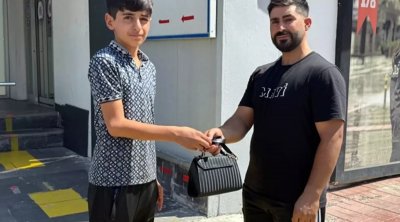 Türkiyədə 15 yaşlı yeniyetmə zibil qutusundan "sərvət" tapdı - FOTO
