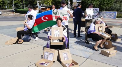Azərbaycanlı itkinlərin ailə üzvləri Cenevredə aksiya keçirdi – FOTO