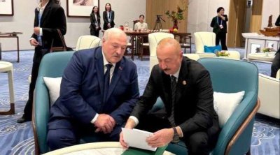 İlham Əliyev Lukaşenko və Şəriflə söhbət etdi - FOTO