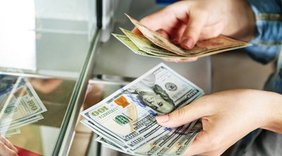Dollar almaq istəyənlərin NƏZƏRİNƏ!