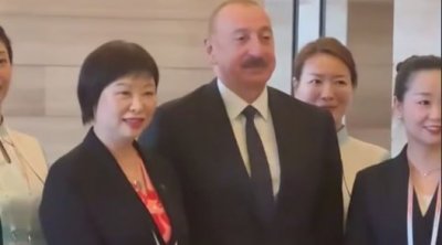 İlham Əliyevin Çində hotel əməkdaşları ilə səmimi VİDEOSU