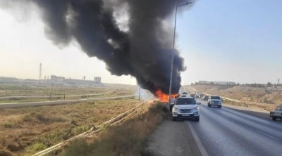 Bakıda minik avtomobili yandı