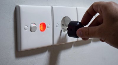 Evdən çıxmazdan əvvəl elektrik şəbəkəsindən çıxarmalı olduğunuz 5 cihaz