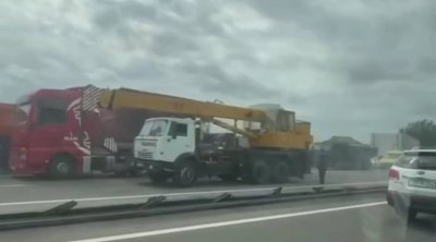 Ələt-Astara avtomobil yolunda yük maşını qəza törətdi - VİDEO