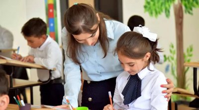 Bakıda müəllimlər bu qədər maaş alırlar – Rəsmi