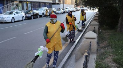 Bakıda süpürgəçilər arasında DAVA: Kişi qadını döydü