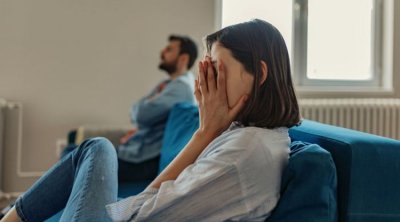 Bakıda kişi rəfiqəsigilə getmək istəyən arvadını döydü