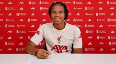 “Liverpul” 17 yaşlı hücumçusu ilə yeni müqavilə İMZALADI