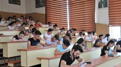 Ödənişli təhsil alanların bəziləri pulsuz oxuya biləcək