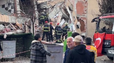 Türkiyədə altımərtəbəli bina uçdu - FOTO/VİDEO