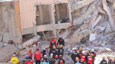 Türkiyədə uçan binanın altından bir nəfərin cəsədi tapıldı – VİDEO