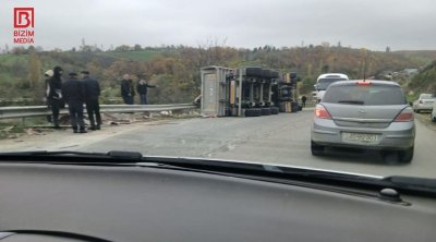 Qubada yük avtomobili aşdı – FOTO