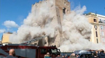 Romada tarixi bina UÇDU: 4 nəfər dağıntılar altında qaldı – VİDEO