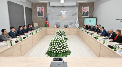 Qırğızıstan həmkarlar ittifaqlarının nümayəndələri AHİK-də - FOTO