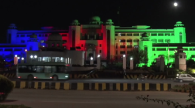 İslamabadda inzibati binalar Zəfər günü münasibətilə Azərbaycan bayrağının rəngləri ilə işıqlandırılıb - VİDEO