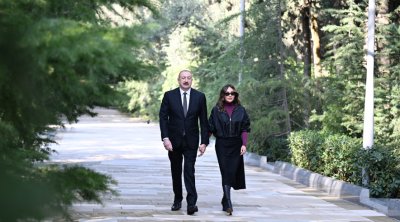 Prezident və birinci xanım Heydər Əliyevin məzarını ziyarət etdilər – FOTO