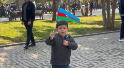 Zəfəri qeyd edən azyaşlı himnimizi oxudu - VİDEO