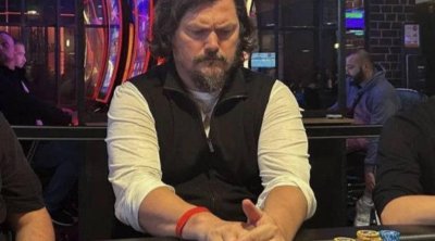 Rus keşişi qumar oynadığı üçün işdən çıxarıldı