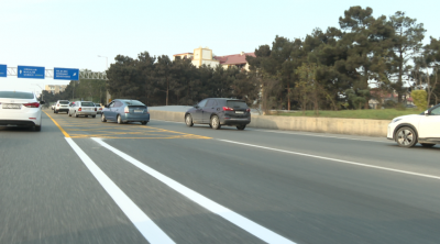 Yeni çəkilən avtobus zolağı yolda daha xaotik vəziyyət yaradıb - Sürücülər narazıdır – VİDEO