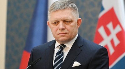 Məktəblilər Ukraynaya yardımı tənqid etdiyinə görə Fitsonun keçirdiyi iclası tərk etdilər - VİDEO