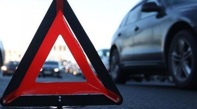 Salyanda minik avtomobili yük maşınına çırpıldı: Xəsarət alanlar var