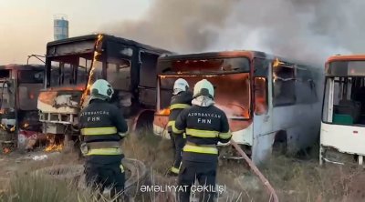 Abşeronda avtobuslar YANDI - VİDEO